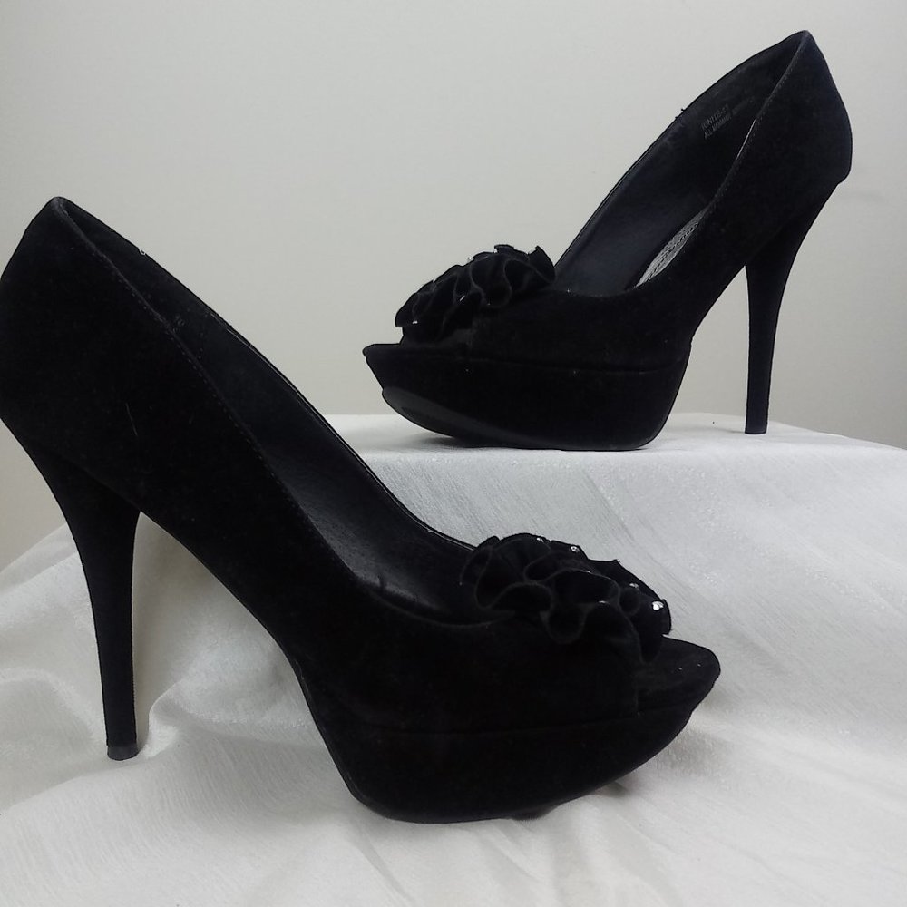 Black ladies pumps